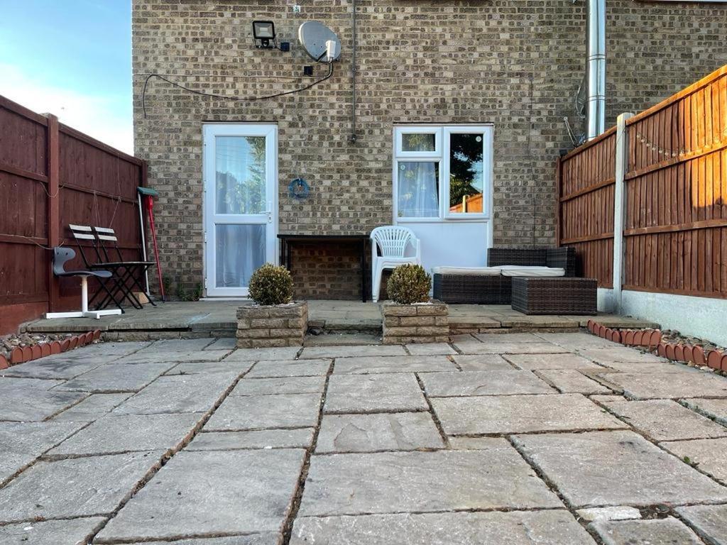 Single Room Near Basildon City Centre Exterior photo